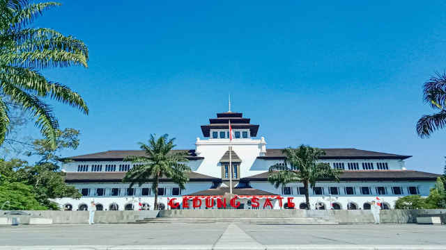 Pesona Sejarah dan Keindahan Gedung Sate